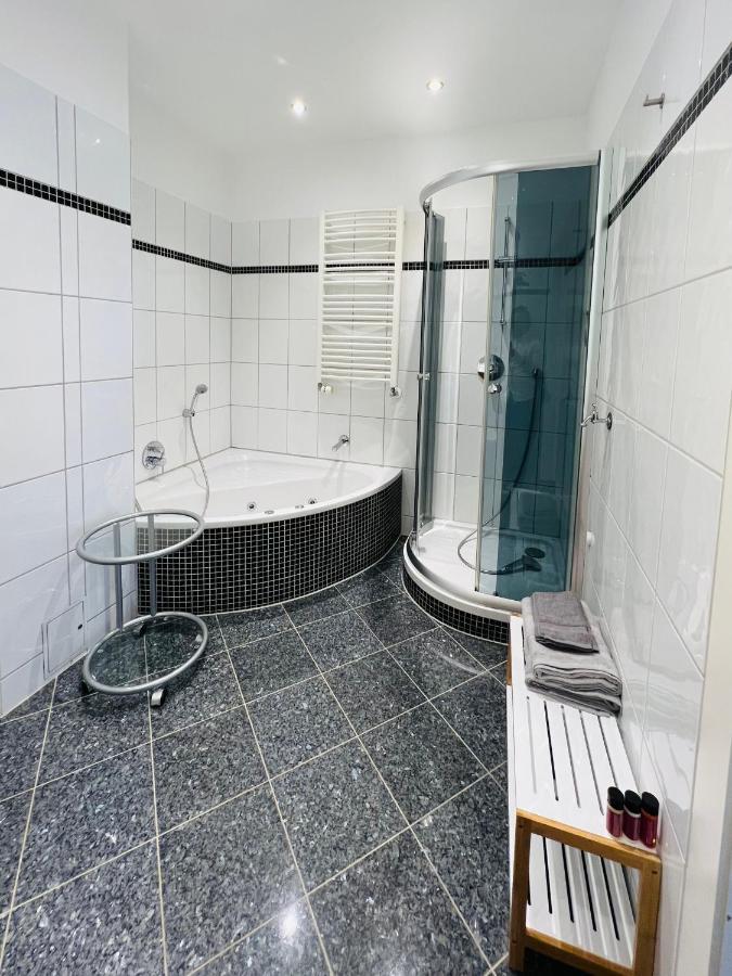 Grosses Und Helles Innenstadt Apartment - Ferienwohnung Bad Homburg vor der Höhe Esterno foto